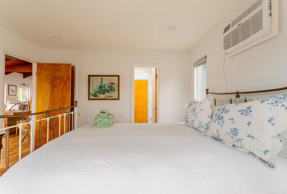 Peaceful Retreat on Delaware River | With a Hot tub & Game Room - Narrowsburg, New York