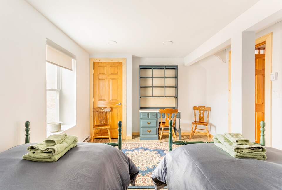 Peaceful Retreat on Delaware River | With a Hot tub & Game Room - Narrowsburg, New York