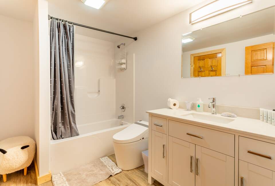 Peaceful Retreat on Delaware River | With a Hot tub & Game Room - Narrowsburg, New York