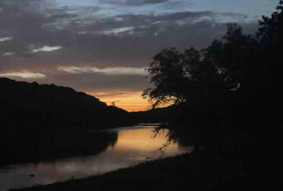 Peaceful Retreat on Delaware River | With a Hot tub & Game Room - Narrowsburg, New York