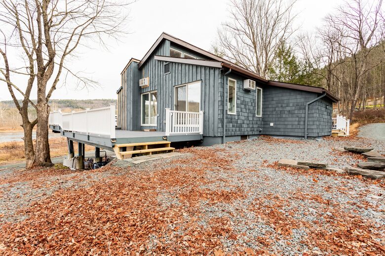 Peaceful Retreat on Delaware River | With a Hot tub & Game Room - Narrowsburg, New York