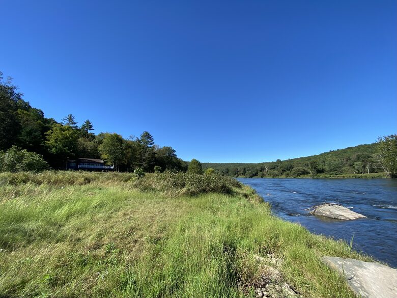 Peaceful Retreat on Delaware River | With a Hot tub & Game Room - Narrowsburg, New York