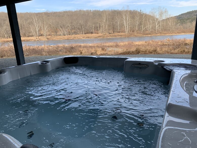 Peaceful Retreat on Delaware River | With a Hot tub & Game Room - Narrowsburg, New York