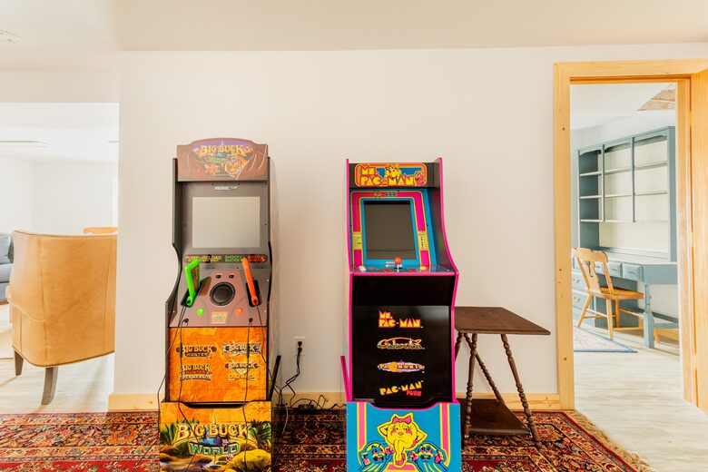 Peaceful Retreat on Delaware River | With a Hot tub & Game Room - Narrowsburg, New York