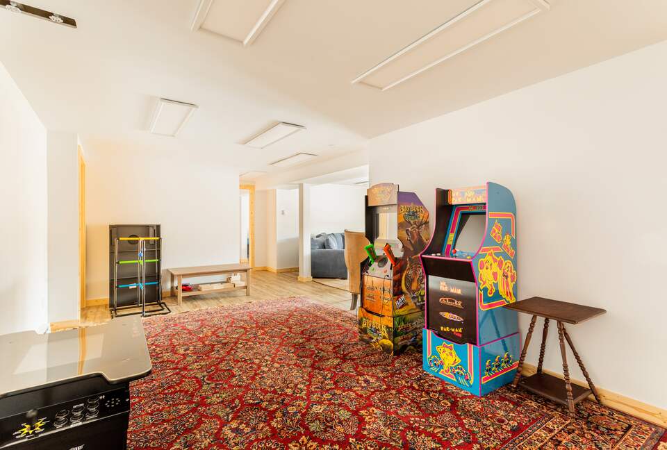 Peaceful Retreat on Delaware River | With a Hot tub & Game Room - Narrowsburg, New York