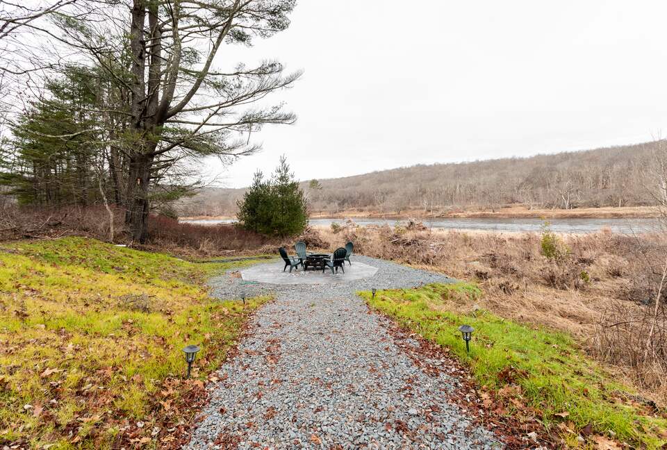 Peaceful Retreat on Delaware River | With a Hot tub & Game Room - Narrowsburg, New York