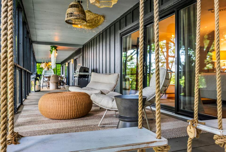 Luxury Riverfront Bungalow - Minutes to Downtown - Knoxville, Tennessee