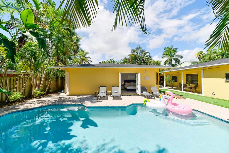 Spacious Villa with 9 bedrooms, pool, and great location! - Fort Lauderdale, Florida