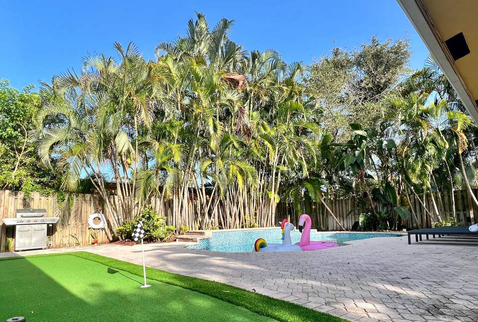 Spacious Villa with 9 bedrooms, pool, and great location! - Fort Lauderdale, Florida