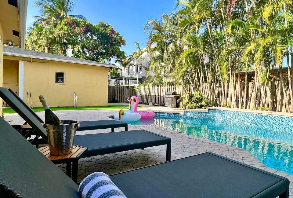 Spacious Villa with 9 bedrooms, pool, and great location! - Fort Lauderdale, Florida