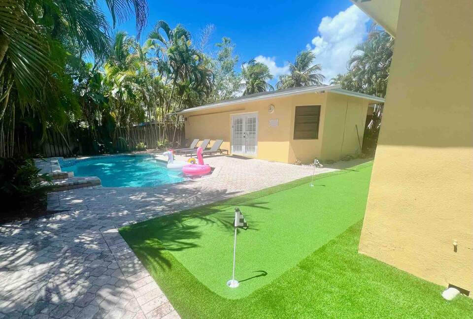 Spacious Villa with 9 bedrooms, pool, and great location! - Fort Lauderdale, Florida