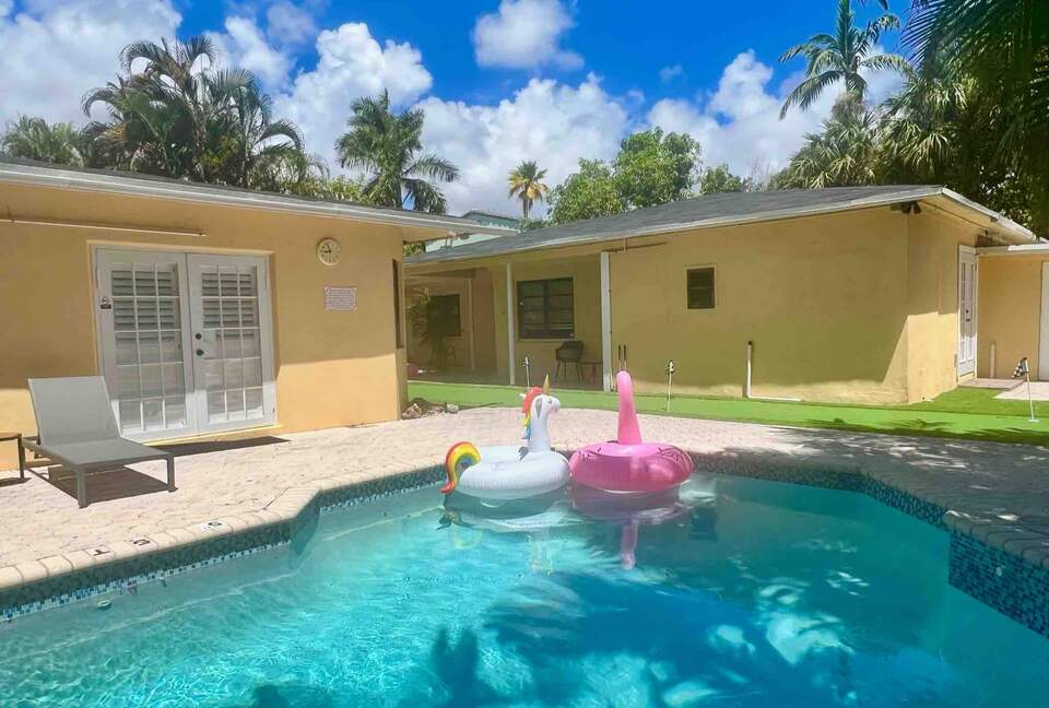 Spacious Villa with 9 bedrooms, pool, and great location! - Fort Lauderdale, Florida