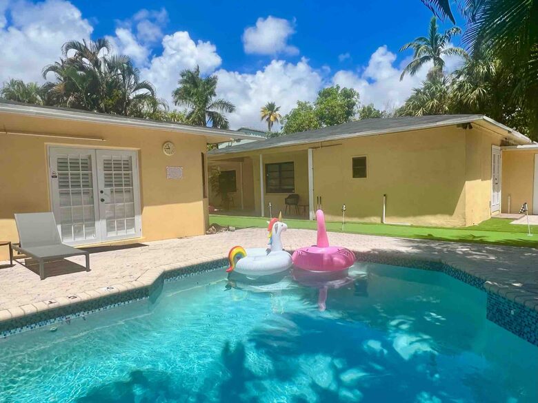 Spacious Villa with 9 bedrooms, pool, and great location! - Fort Lauderdale, Florida