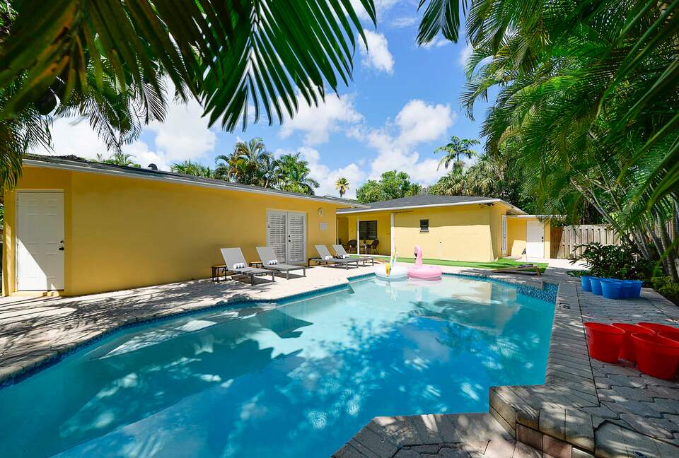 Spacious Villa with 9 bedrooms, pool, and great location! - Fort Lauderdale, Florida