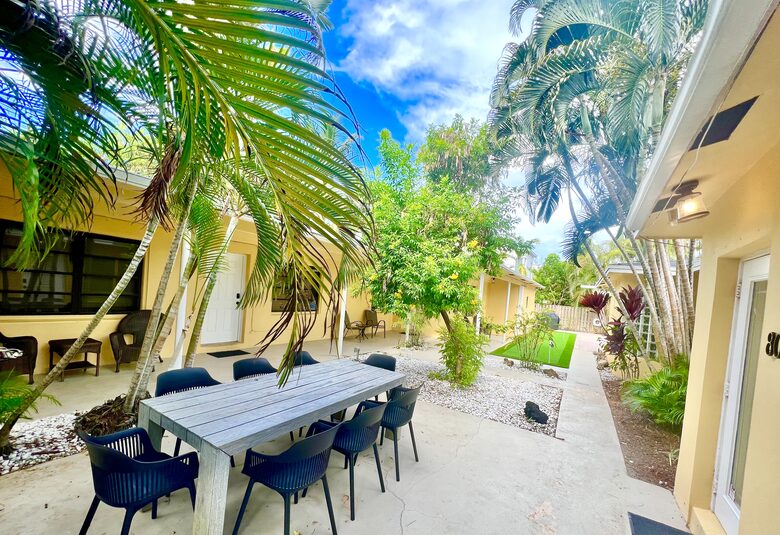 Spacious Villa with 9 bedrooms, pool, and great location! - Fort Lauderdale, Florida