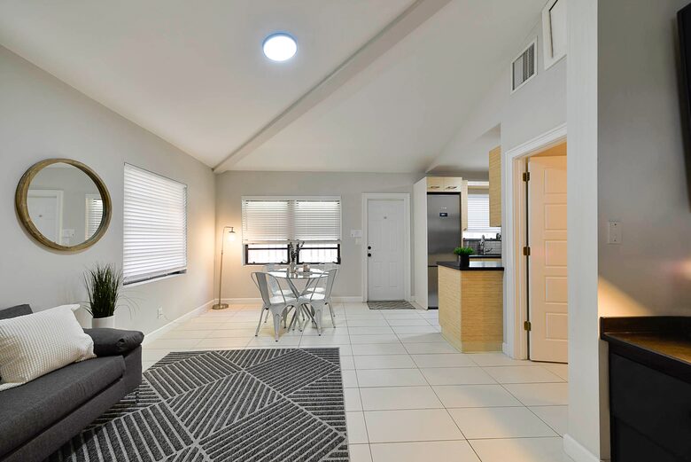 Spacious Villa with 9 bedrooms, pool, and great location! - Fort Lauderdale, Florida