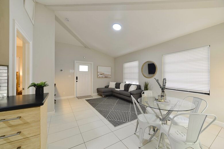 Spacious Villa with 9 bedrooms, pool, and great location! - Fort Lauderdale, Florida