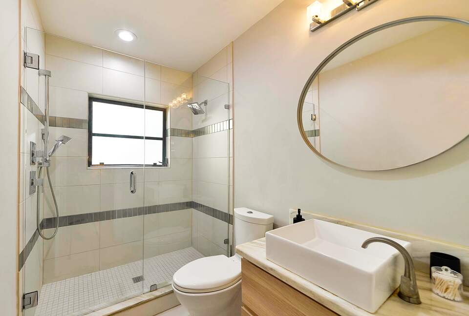 Spacious Villa with 9 bedrooms, pool, and great location! - Fort Lauderdale, Florida