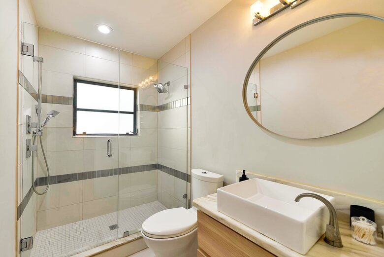 Spacious Villa with 9 bedrooms, pool, and great location! - Fort Lauderdale, Florida