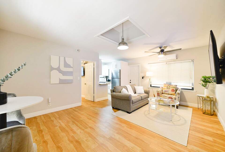 Spacious Villa with 9 bedrooms, pool, and great location! - Fort Lauderdale, Florida