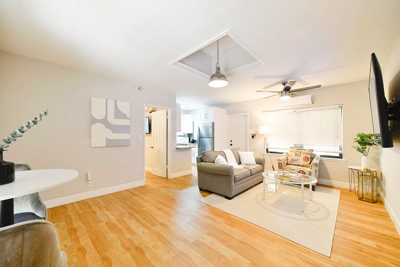 Spacious Villa with 9 bedrooms, pool, and great location! - Fort Lauderdale, Florida