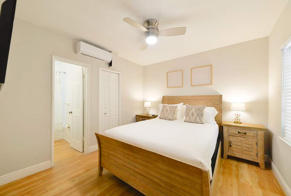 Spacious Villa with 9 bedrooms, pool, and great location! - Fort Lauderdale, Florida