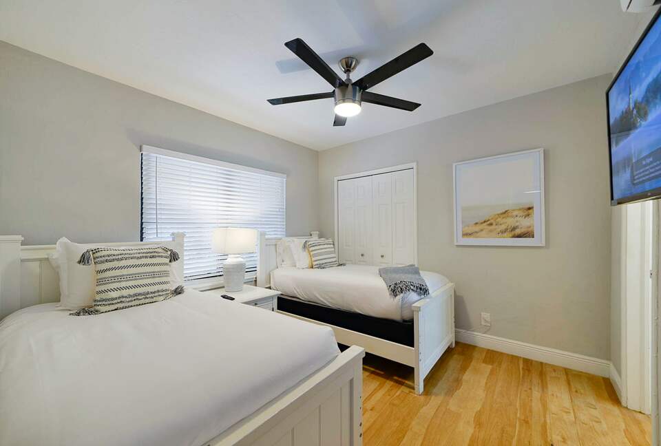 Spacious Villa with 9 bedrooms, pool, and great location! - Fort Lauderdale, Florida