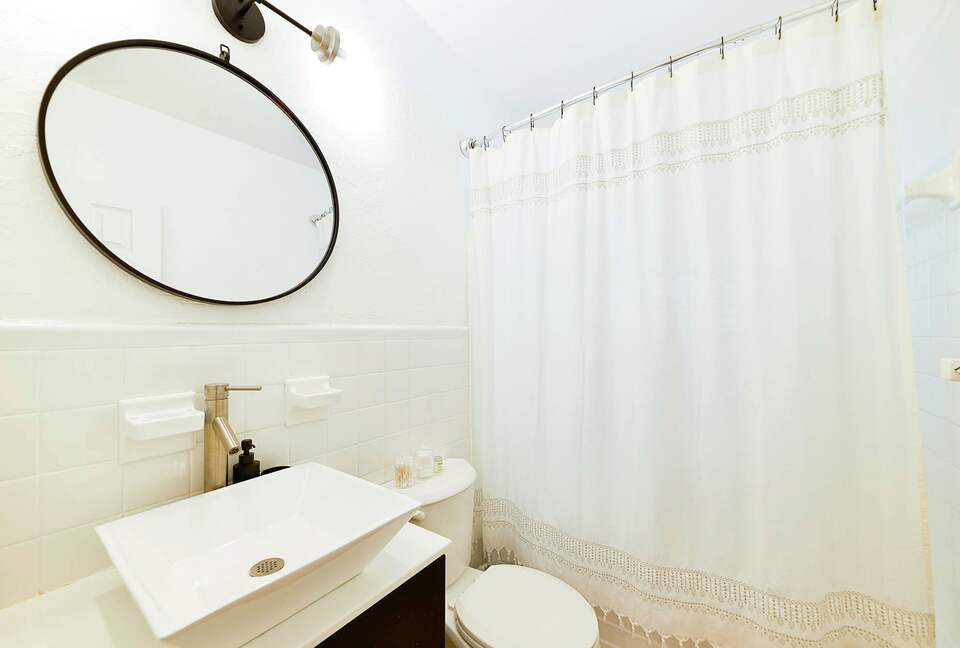 Spacious Villa with 9 bedrooms, pool, and great location! - Fort Lauderdale, Florida