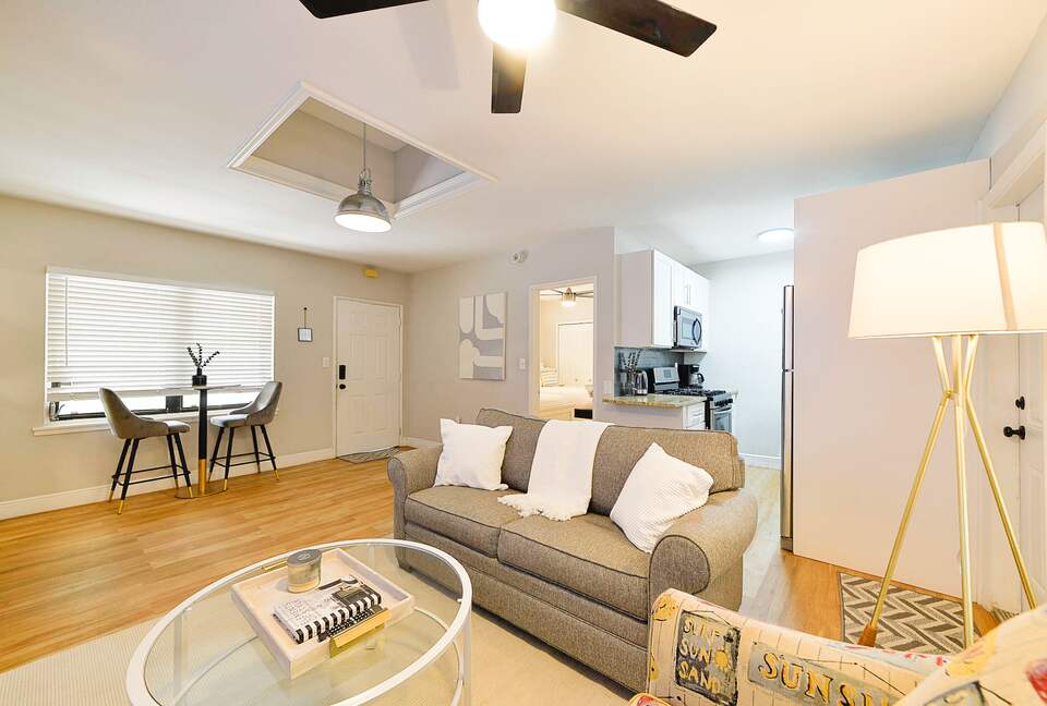 Spacious Villa with 9 bedrooms, pool, and great location! - Fort Lauderdale, Florida