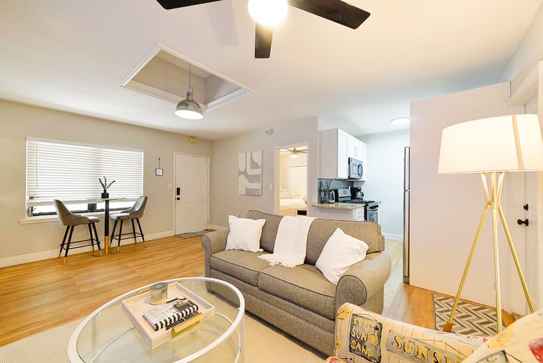 Spacious Villa with 9 bedrooms, pool, and great location! - Fort Lauderdale, Florida