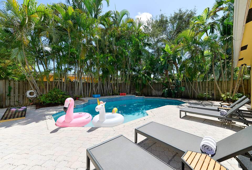 Spacious Villa with 9 bedrooms, pool, and great location! - Fort Lauderdale, Florida