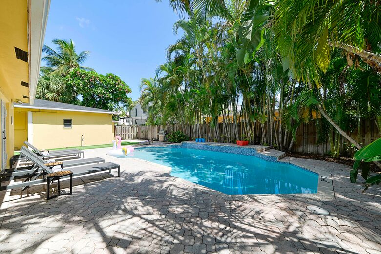 Spacious Villa with 9 bedrooms, pool, and great location! - Fort Lauderdale, Florida