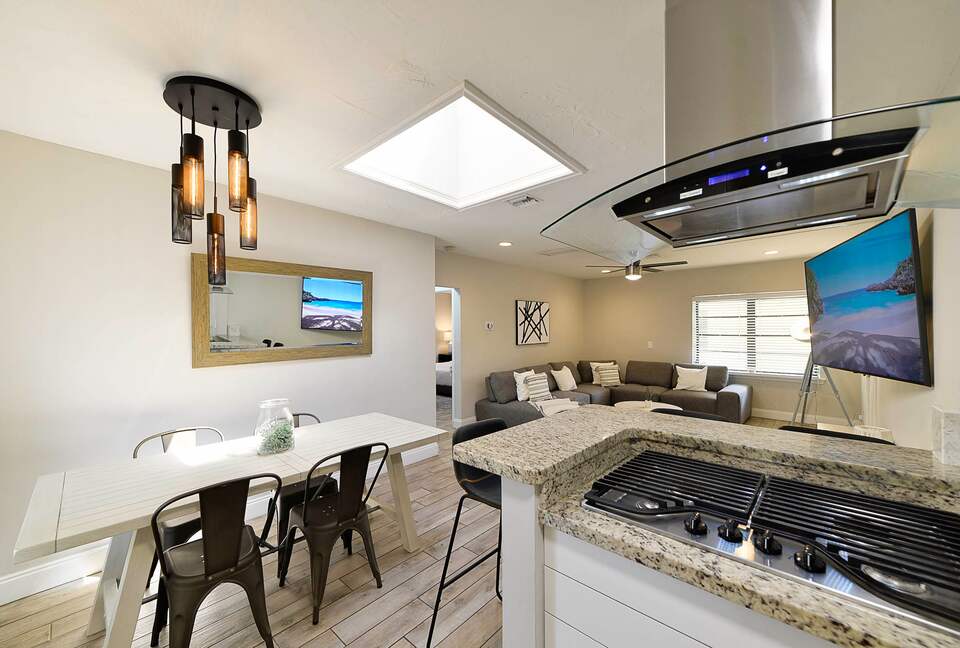 Spacious Villa with 9 bedrooms, pool, and great location! - Fort Lauderdale, Florida