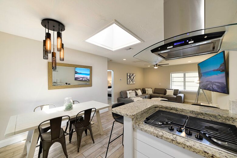 Spacious Villa with 9 bedrooms, pool, and great location! - Fort Lauderdale, Florida