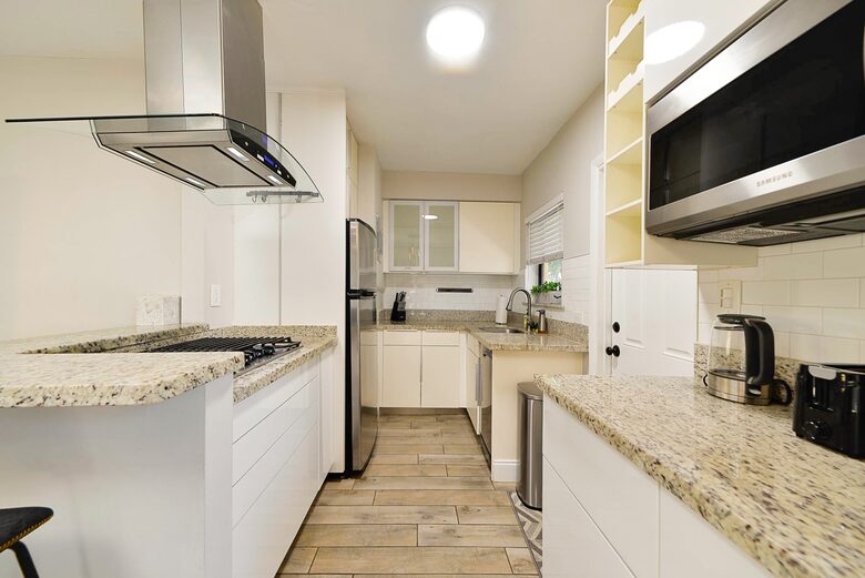 Spacious Villa with 9 bedrooms, pool, and great location! - Fort Lauderdale, Florida