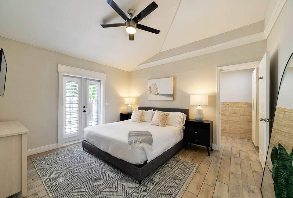 Spacious Villa with 9 bedrooms, pool, and great location! - Fort Lauderdale, Florida