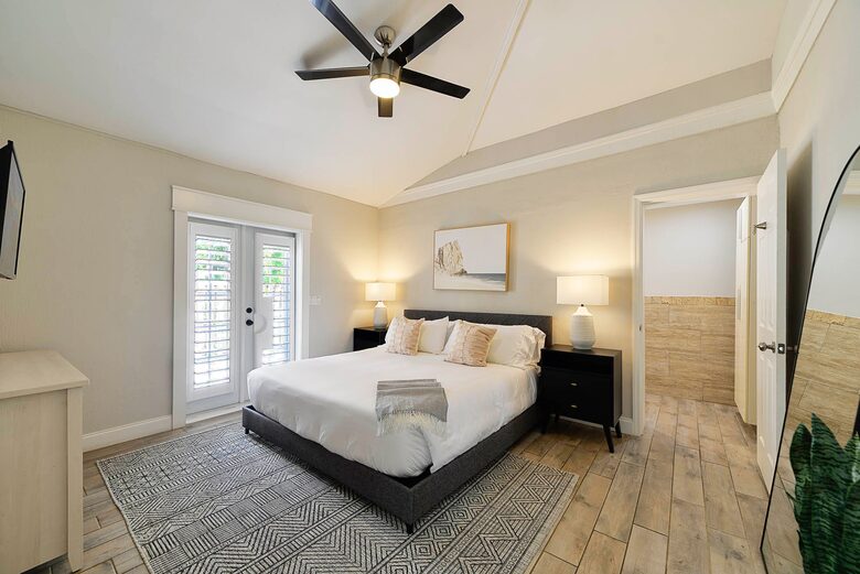 Spacious Villa with 9 bedrooms, pool, and great location! - Fort Lauderdale, Florida