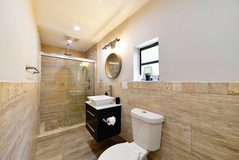 Spacious Villa with 9 bedrooms, pool, and great location! - Fort Lauderdale, Florida