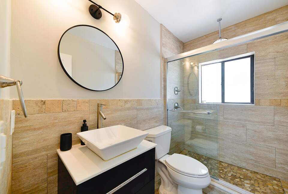 Spacious Villa with 9 bedrooms, pool, and great location! - Fort Lauderdale, Florida