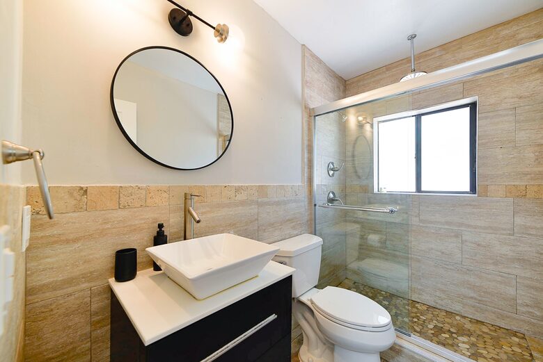 Spacious Villa with 9 bedrooms, pool, and great location! - Fort Lauderdale, Florida