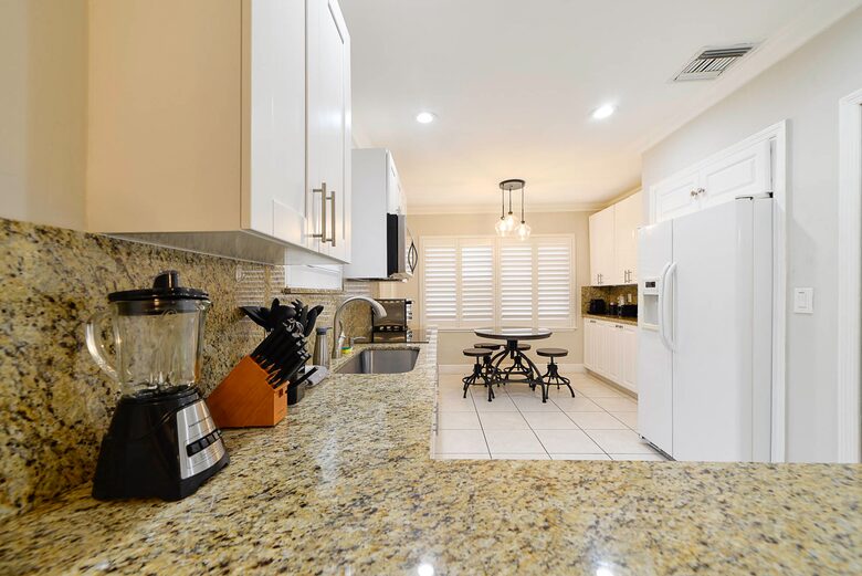 Spacious Villa with 9 bedrooms, pool, and great location! - Fort Lauderdale, Florida
