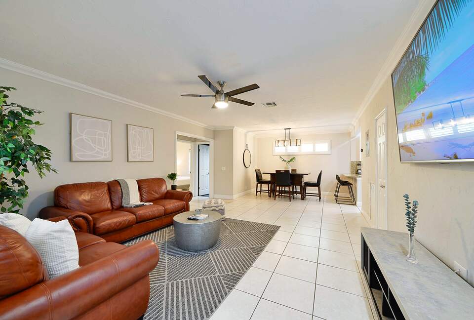 Spacious Villa with 9 bedrooms, pool, and great location! - Fort Lauderdale, Florida