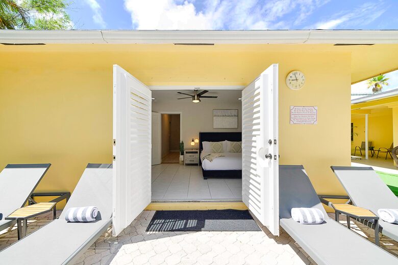 Spacious Villa with 9 bedrooms, pool, and great location! - Fort Lauderdale, Florida