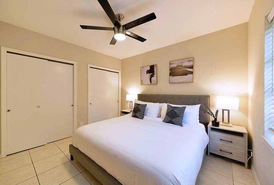 Spacious Villa with 9 bedrooms, pool, and great location! - Fort Lauderdale, Florida