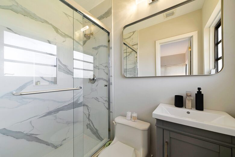 Spacious Villa with 9 bedrooms, pool, and great location! - Fort Lauderdale, Florida