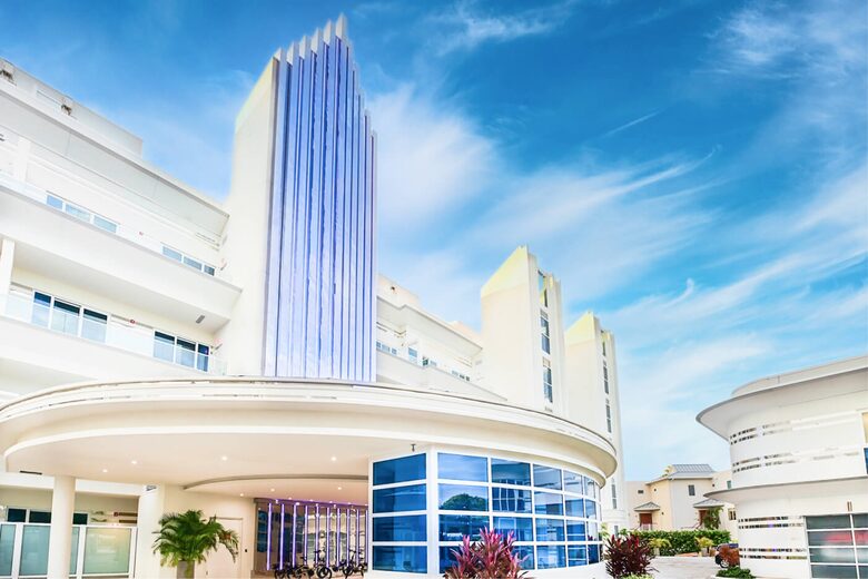 FIN | Three Bedroom Single Level Residence | International Property Award Winner - George Town, Cayman Islands