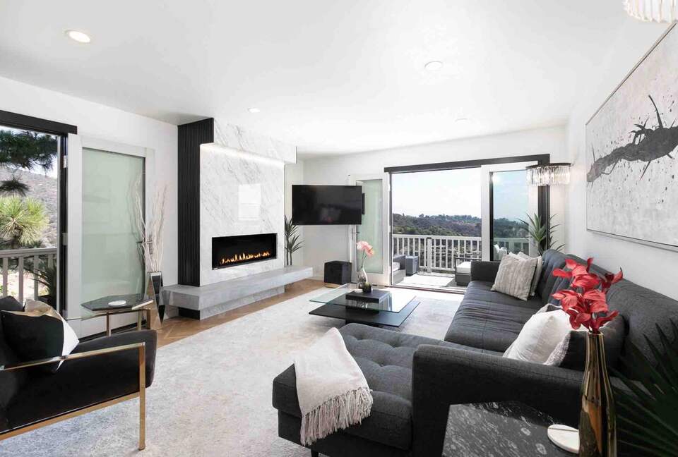 Villa de Vista | Luxury Home with Stunning Views and Fire Pit - Los Angeles, California