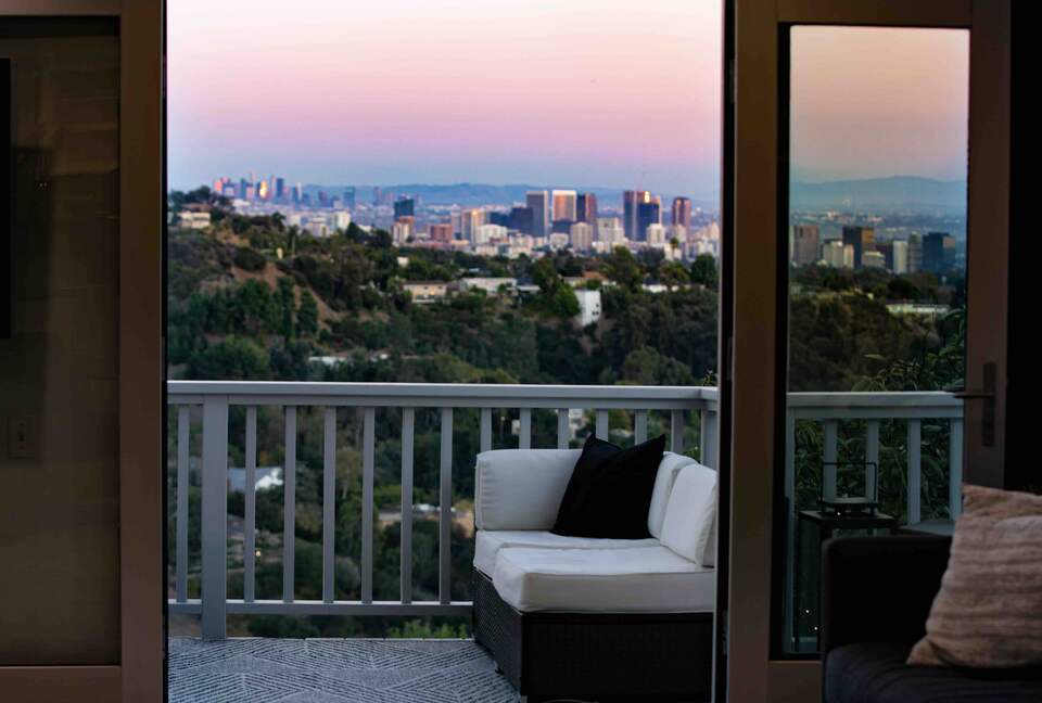 Villa de Vista | Luxury Home with Stunning Views and Fire Pit - Los Angeles, California