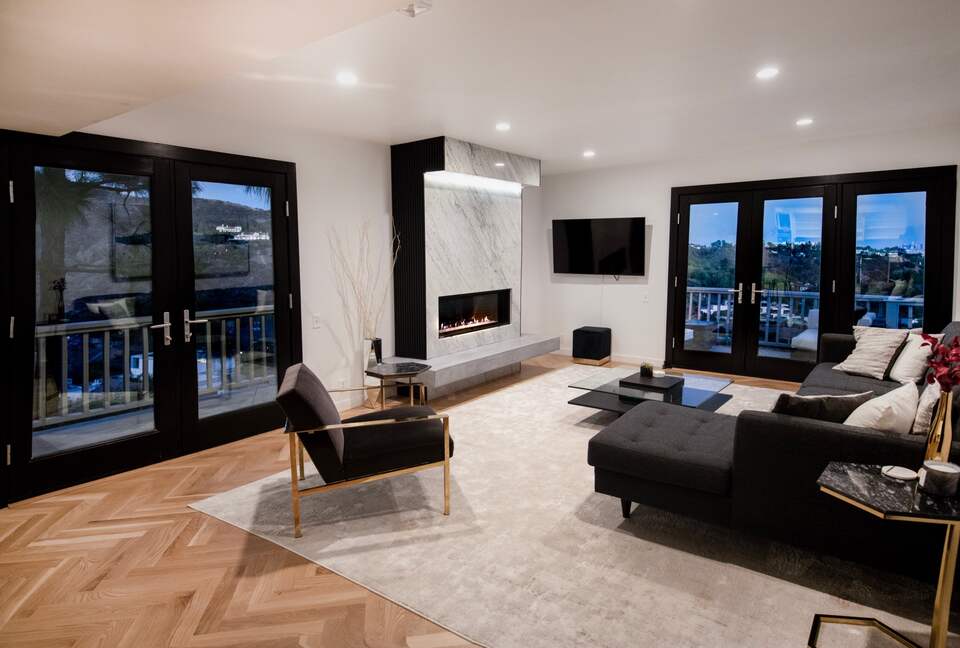 Villa de Vista | Luxury Home with Stunning Views and Fire Pit - Los Angeles, California