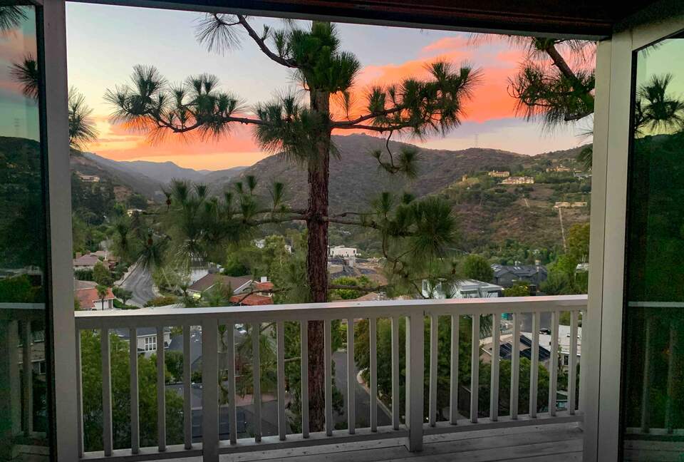 Villa de Vista | Luxury Home with Stunning Views and Fire Pit - Los Angeles, California